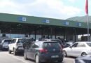 Mbi 3 kilometra kolona në Vërmicë, Shqipëria po regjistron hyrjet e udhëtarëve