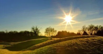 Sot mot me vranësira dhe intervale me diell