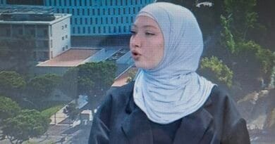 Gaz lotsjellës në oborrin e xhamisë, besimtarja tregon përjetimin e ditës së protestës Gaz lotsjellës në oborrin e xhamisë, besimtarja tregon përjetimin e ditës së protestës