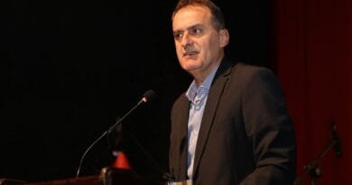 Epoka demaçiane: Atë, na fal neve të gjallëve së paku për ditëlindjen e 90-të Epoka demaçiane: Atë, na fal neve të gjallëve së paku për ditëlindjen e 90-të