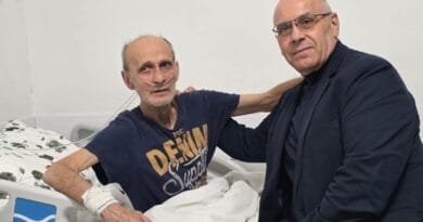 Agim Ademi viziton në spital legjendën e futbollit të Gjilanit dhe Kosovës, Shemsedin Abazi