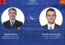 “Të zbatohet ligji për përdorimin e shqipes në institucionet shtetërore”- Kryediplomati shqiptar i telefonon homologut maqedonas