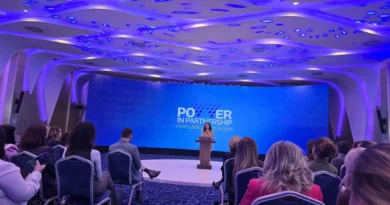 Osmani për fushatën kundër saj: Kur propaganda mund ta kthej këdo në tradhtar brenda natës, demokracia është në rrezik