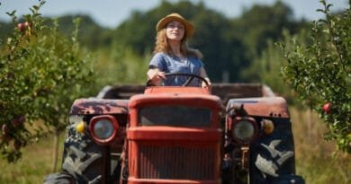 18-vjeçarja del me traktor në rrugën kryesore, arrestohet nga policia