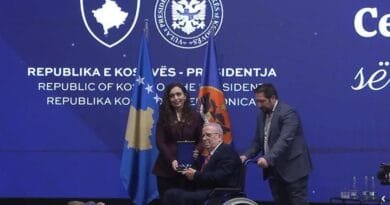 Presidentja Osmani dekoron me medalje presidenciale të meritave Dr. Ukshin Ismailin