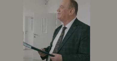 “Lamtumirë ditar i shkollës” – pensionohet Mahmut Ferati