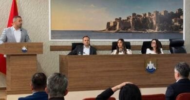Ulqini me rregulla të reja: 500 euro gjobë nëse del me rroba plazhi në qytet Ulqini me rregulla të reja: 500 euro gjobë nëse del me rroba plazhi në qytet