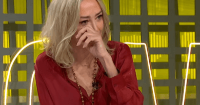 Anita shpërthen në lot duke folur për djalin e Hashim Thaçit dhe personat që e shanë familjen Haradinaj Anita shpërthen në lot duke folur për djalin e Hashim Thaçit dhe personat që e shanë familjen Haradinaj