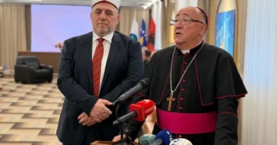 Imzot Dodë Gjergji: Çdo festë është një vetëdije e njeriut për t’u nënshtruar përpara dashurisë Imzot Dodë Gjergji: Çdo festë është një vetëdije e njeriut për t’u nënshtruar përpara dashurisë