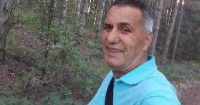 Njerëz me kancer presin me orë për terapi në Onkologji