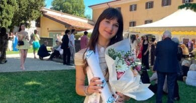 Bora Morina e bënë krenare Kosovën mes studentëve të 80 vendeve të botës