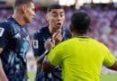 Skandal në Botëror| FIFA shkarkon komentatorin që “shpërtheu” ndaj arbitrit në transmetim