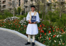 Kosovari Aulon Nura diplomon në Inxhinieri Hapësinore në Suedi me veshje kombëtare
