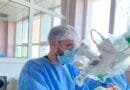QKUK: Pas operacionit, pacientes i rikthehet dëgjimi pas 18 vitesh