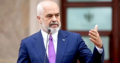 “I kam dëgjuar flamingot, por s’e kuptoj pse nuk ndahen nga sorrat” – Rama reagon për protestën në bulevard