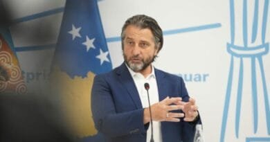 Rama i ashpër me Mihalin: Kush je ti që flet dhe vendos për popullin e Kosovës? Rama i ashpër me Mihalin: Kush je ti që flet dhe vendos për popullin e Kosovës?