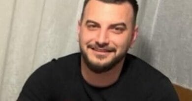 Një i ri shqiptar gjendet i pajetë në rrugë në Britani të Madhe