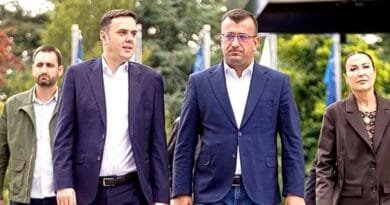 Ferati thotë se deri tani nuk është dorëzuar asnjë nënshkrim për Kuvendin e jashtëzakonshëm Ferati thotë se deri tani nuk është dorëzuar asnjë nënshkrim për Kuvendin e jashtëzakonshëm