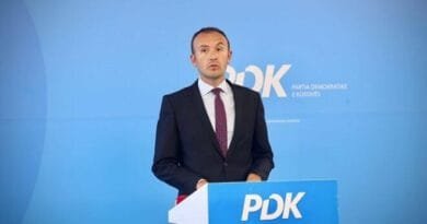 Arben Mustafa kritikon Muratin: Po mburret me stagnimin ekonomik, jo me zhvillimin