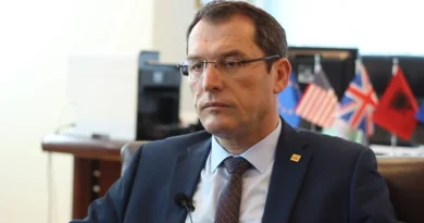 Gecaj: Abdixhiku i ka thënë një ish-ministri të LDK’së “Edhe nëse ndahet partia, unë nuk jap dorëheqje”