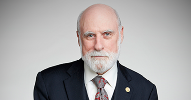 Vinton Cerf, “Babai i Internetit”, largohet nga Google javën e ardhshme Vinton Cerf, “Babai i Internetit”, largohet nga Google javën e ardhshme