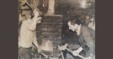 Farkëtarët-kovaçët e Gjilanit, mjeshtërit që u “jepnin ujë” veglave metalike të punës Farkëtarët-kovaçët e Gjilanit, mjeshtërit që u “jepnin ujë” veglave metalike të punës