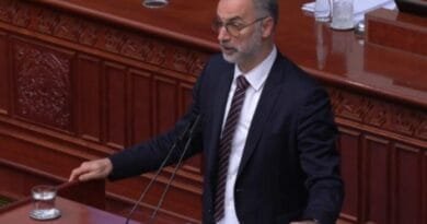 Fyhen deputetët shqiptarë në Kuvendin e Maqedonisë, kryetari Gashi heshtë Fyhen deputetët shqiptarë në Kuvendin e Maqedonisë, kryetari Gashi heshtë