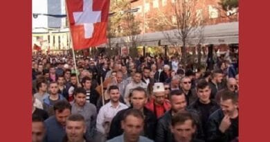 Media zvicerane lavdëron shqiptarët – drejtojnë kompani, mbajnë poste publike….