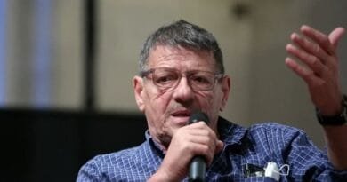 Shkrimtari serb Basara: Gjurmët e fundit të shtetësisë serbe në Kosovë janë fshirë me Marrëveshjen e Kumanovës (1999)