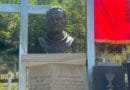 Busti për mësuesin e parë shqiptar në Kosovë – histori që priti një shekull