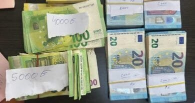Fshihte 30 mijë euro në kamion, kapet në kufirin e Vërmicës Fshihte 30 mijë euro në kamion, kapet në kufirin e Vërmicës
