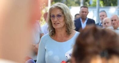 “Durimit po i vjen fundi”, Haxhiu kritikon Kurtin për bllokimin e institucioneve
