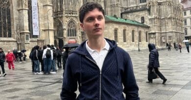 Eros Halili nga Gjilani, një tjetër i ri shqiptar që po ngre lart emrin e Kosovës në arenën ndërkombëtare Eros Halili nga Gjilani, një tjetër i ri shqiptar që po ngre lart emrin e Kosovës në arenën ndërkombëtare