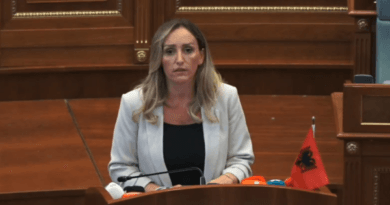 Bytyqi: Kosova po krijon varësi ekonomike nga Serbia, si mund të rrinë të qetë deputetët e VV-së Bytyqi: Kosova po krijon varësi ekonomike nga Serbia, si mund të rrinë të qetë deputetët e VV-së