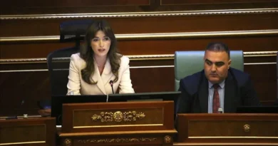 Haxhiu e shtyn seancën, LVV nuk i voton Vlora Çitakun dhe Kujtim Shalën për nënkryetarë Haxhiu e shtyn seancën, LVV nuk i voton Vlora Çitakun dhe Kujtim Shalën për nënkryetarë