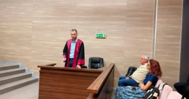 Avokati i Sveçlës nuk pajtohet me shpalljen fajtor të tij, e quan të pazakontë vendimin e gjykatës Avokati i Sveçlës nuk pajtohet me shpalljen fajtor të tij, e quan të pazakontë vendimin e gjykatës
