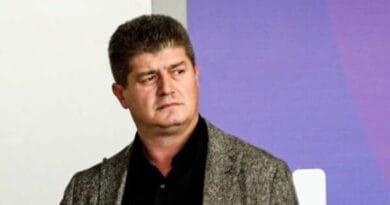 Ngritët aktakuzë ndaj Naser Hafizit zyrtarit të Ministrisë së Mjedisit – i shkaktoi dëm shtetit mbi 15 milionë euro Ngritët aktakuzë ndaj Naser Hafizit zyrtarit të Ministrisë së Mjedisit – i shkaktoi dëm shtetit mbi 15 milionë euro
