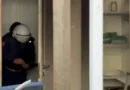 Protesta para Ministrisë së Arsimit, momenti kur polici mbush armën me plumb gome